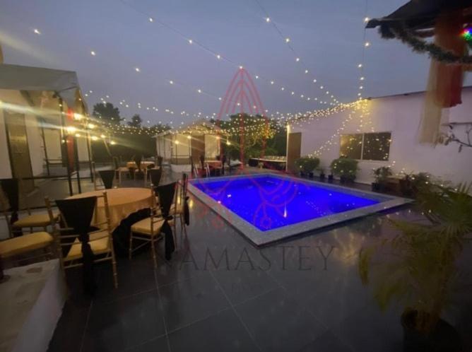 Luxury Farmhouse In Chhatarpur With Pool New Delhi Exterior photo